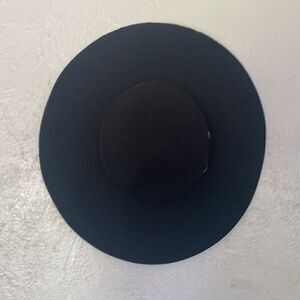 NWT Saks Fifth Avenue Black hat one size 100% Wool